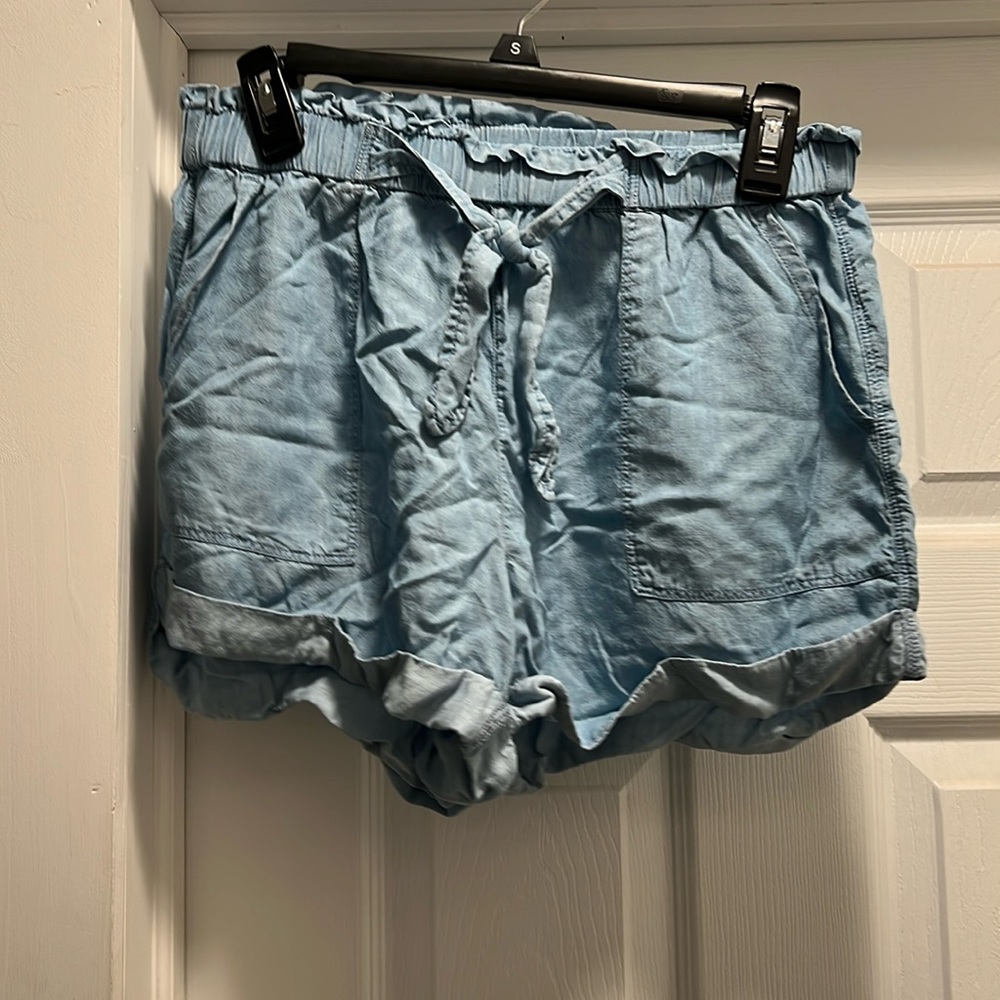 Paper bag shorts. Relaxed fit. Aerie. Size medium.